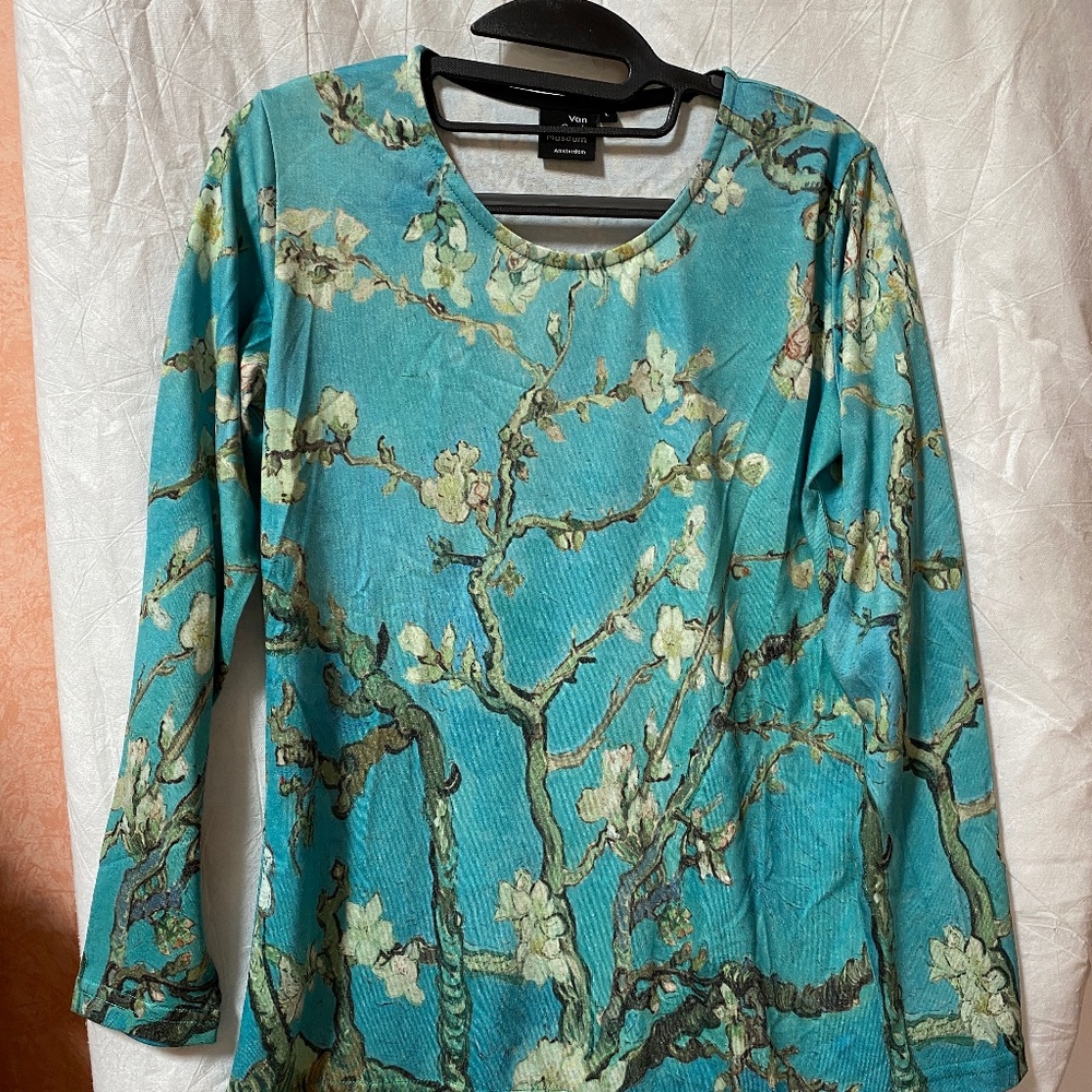 Turquoise and white dogwood shirt Sz L